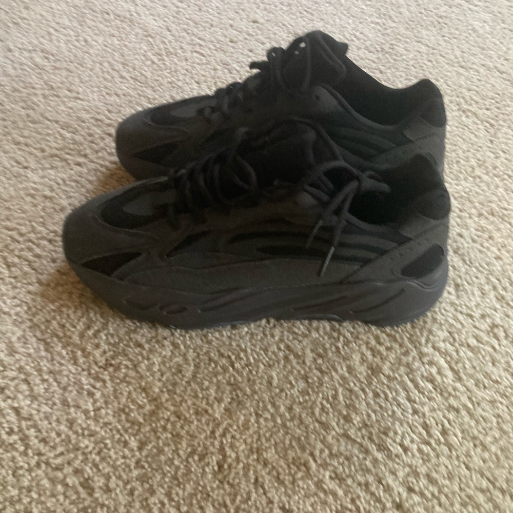 Yeezy 700v2